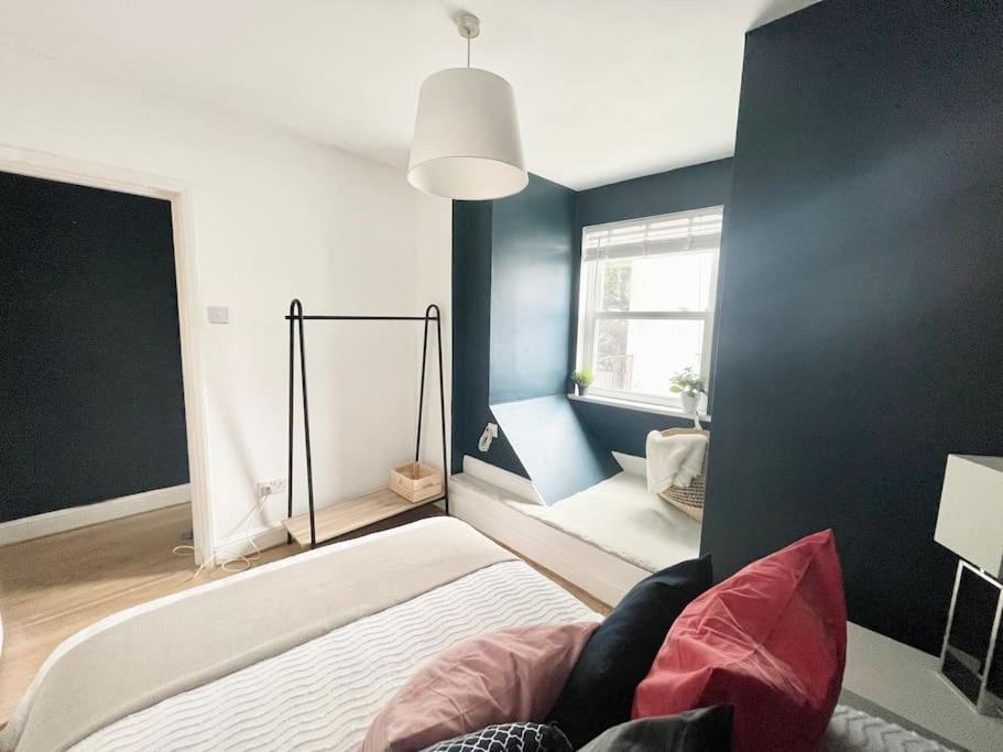 *New* Beautiful 2 Bedroom House In Central Location 런던 외부 사진