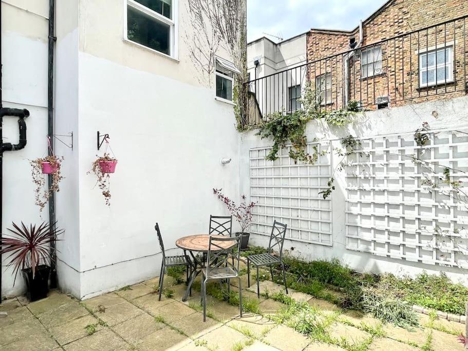 *New* Beautiful 2 Bedroom House In Central Location 런던 외부 사진