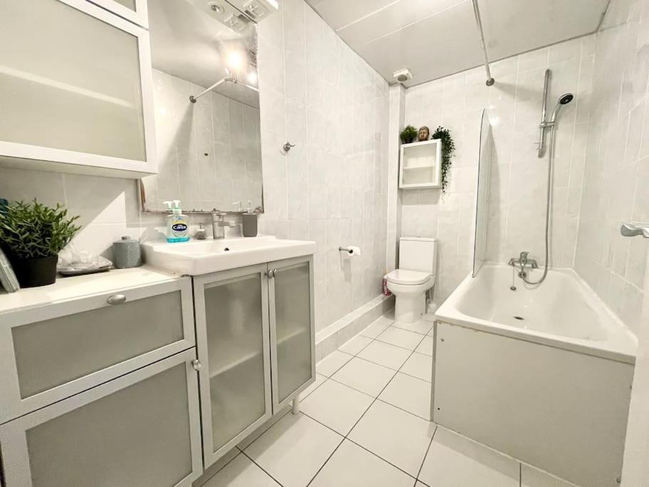 *New* Beautiful 2 Bedroom House In Central Location 런던 외부 사진