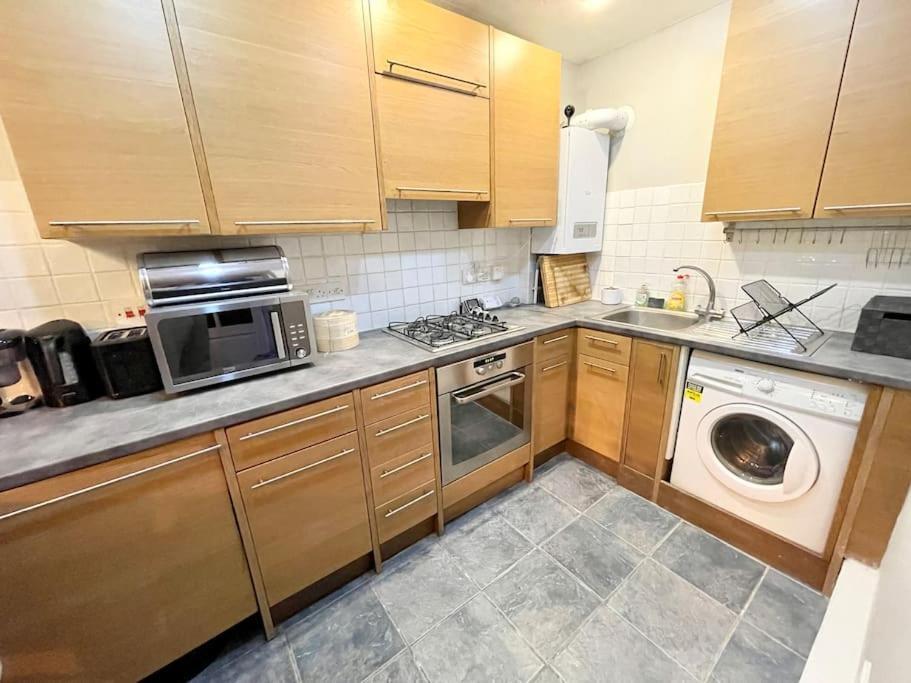 *New* Beautiful 2 Bedroom House In Central Location 런던 외부 사진